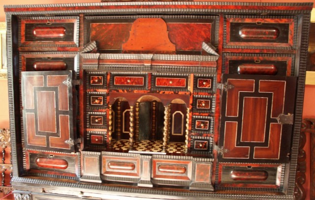 Click to see next photo